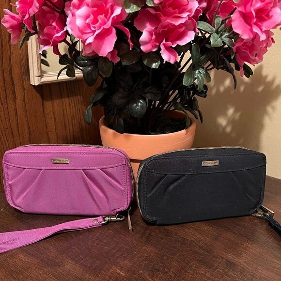 BUNDLE OF 2 Travelon RFID Zippered Wristlet/Wallet - Picture 1 of 8